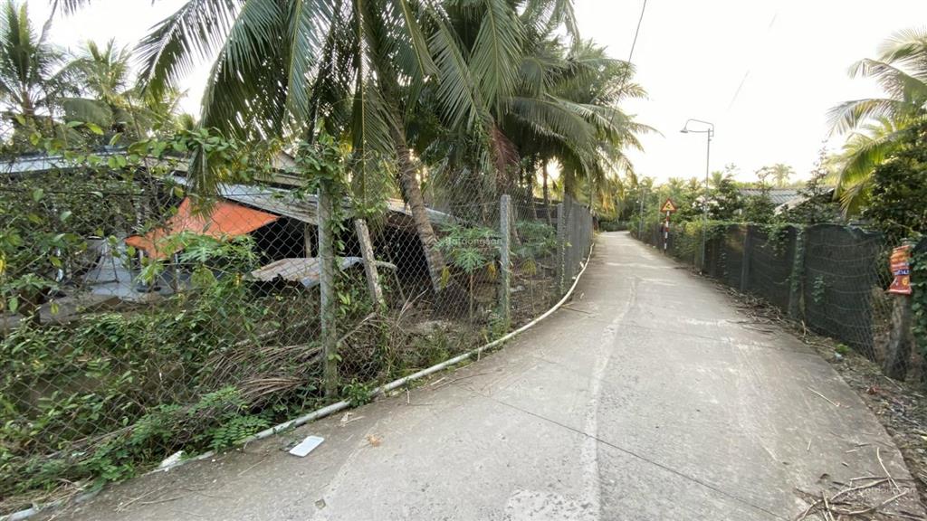Đất 30x30m (shcc), có nhà cấp 4, góc 2 mặt tiền đường đan ô tô
