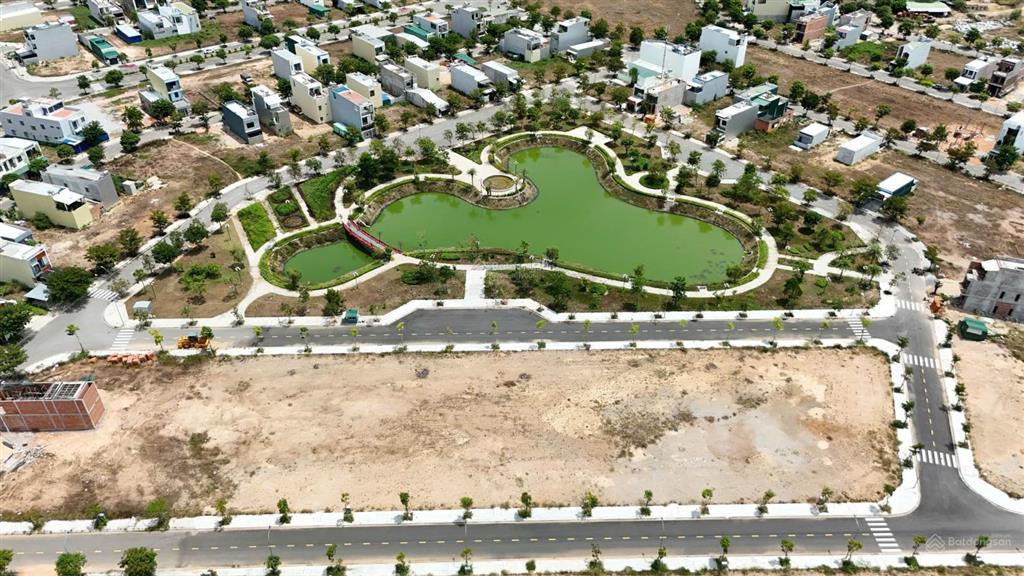 Bán đất view hồ tình yêu 100m² giá chỉ 1,7 tỷ đồng.