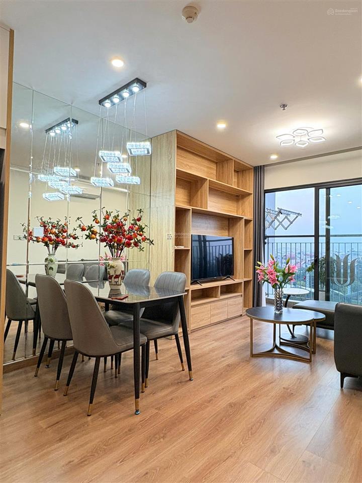 Bán gấp căn hộ 1+ 48m2 tòa i1, 2 tỷ 850 view công viên trung tâm, vinhomes smart city