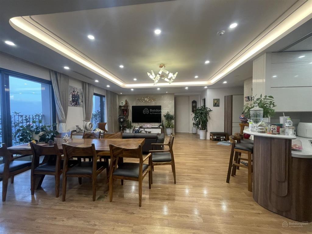 Giảm sâu! chính chủ bán gấp 2 căn hộ đẹp tại vinhomes d'capitale, giá tốt, sổ hồng lâu dài