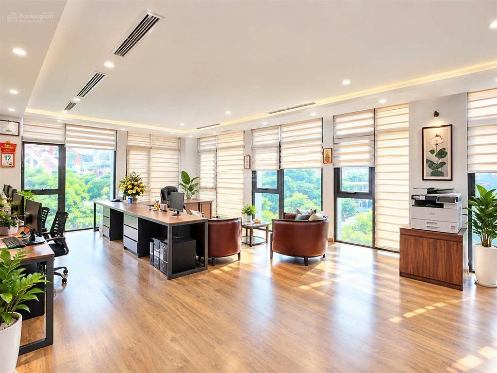 Продаётся недвижимость, 271 м², Cầu Giấy