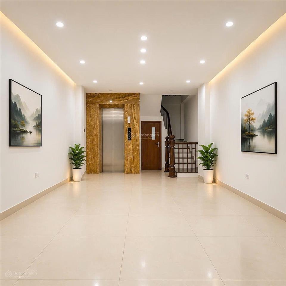 Bán gấp nhà trường chinh, 46m xây 6 tầng thang máy, ba gác đỗ cửa, 30m ra phố, ngõ thông, nhà mới