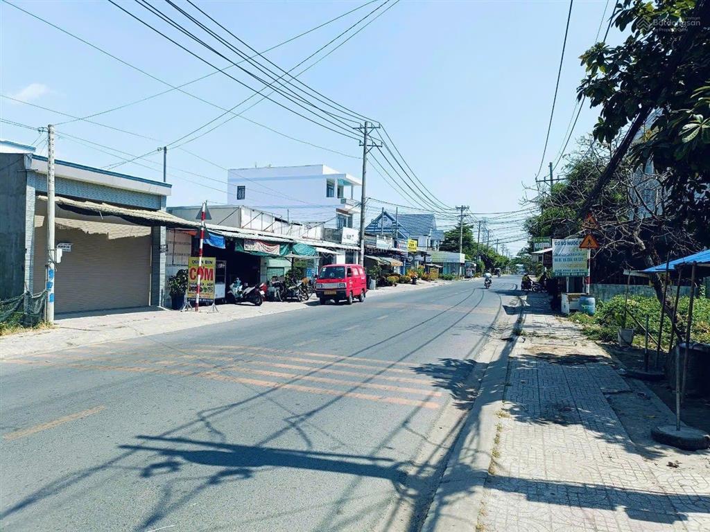 Đất mặt tiền đường phạm thị lòng hiện tai là đường hugu 1/ tỉnh lộ15 dt 6x40m ~ 242m thổ 120m