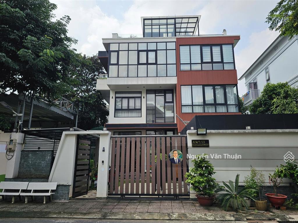 Bán biệt thự gần kđt vạn phúc 300m2 phù hợp cho gia đình cần không gian sống thoải mái