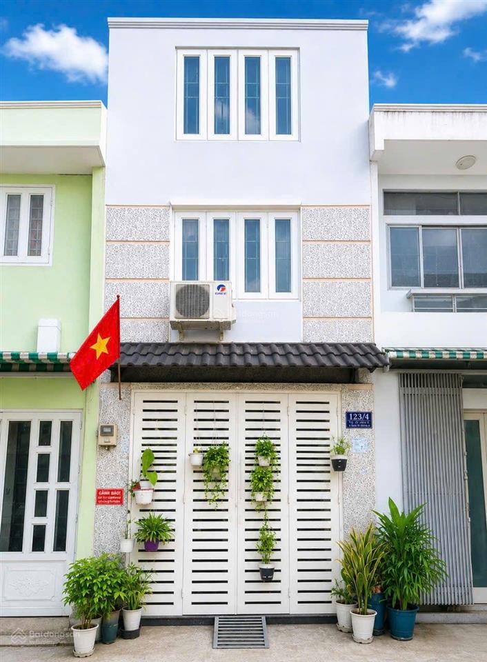 32m2 3.2 tỷ nhà 3 tầng ngay đh học văn hiến, hẻm 5m xe hơi chạy phà phà