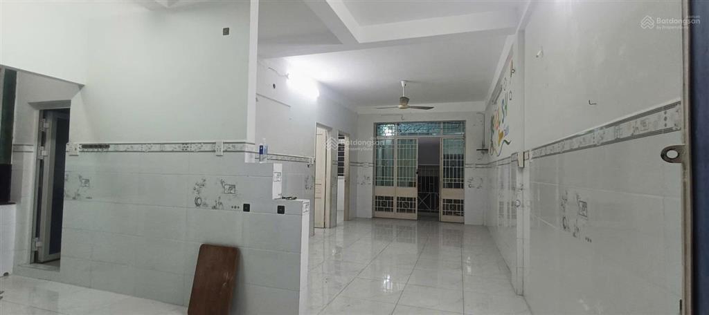 Chỉ 3 tỷ nhỉnh có căn hộ trung tâm q5. dt 63m2, 2pn. vị trí rất đẹp, gần đhy dược, hầm giữ xe rộng.