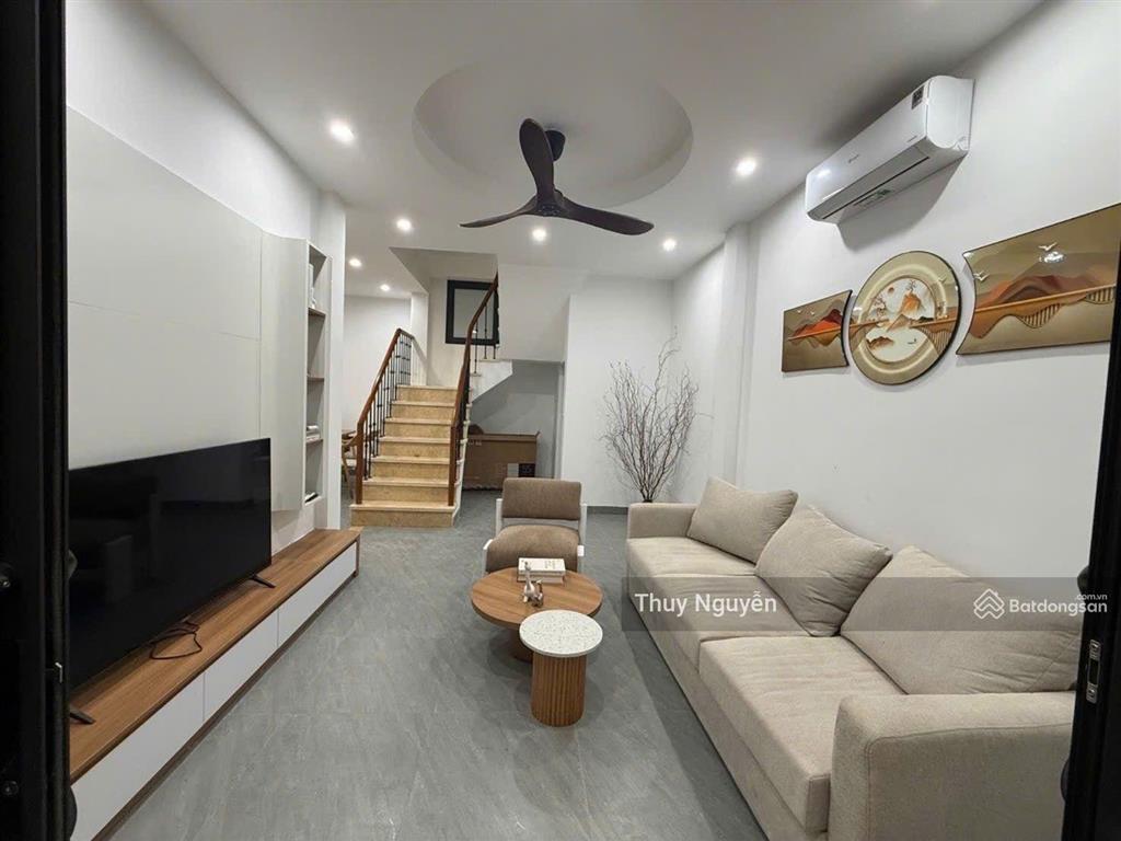 Bán nhà phố bạch mai nhà đẹp 52 m 4 ngủ full nội thất 2 mặt thoáng giá tốt.