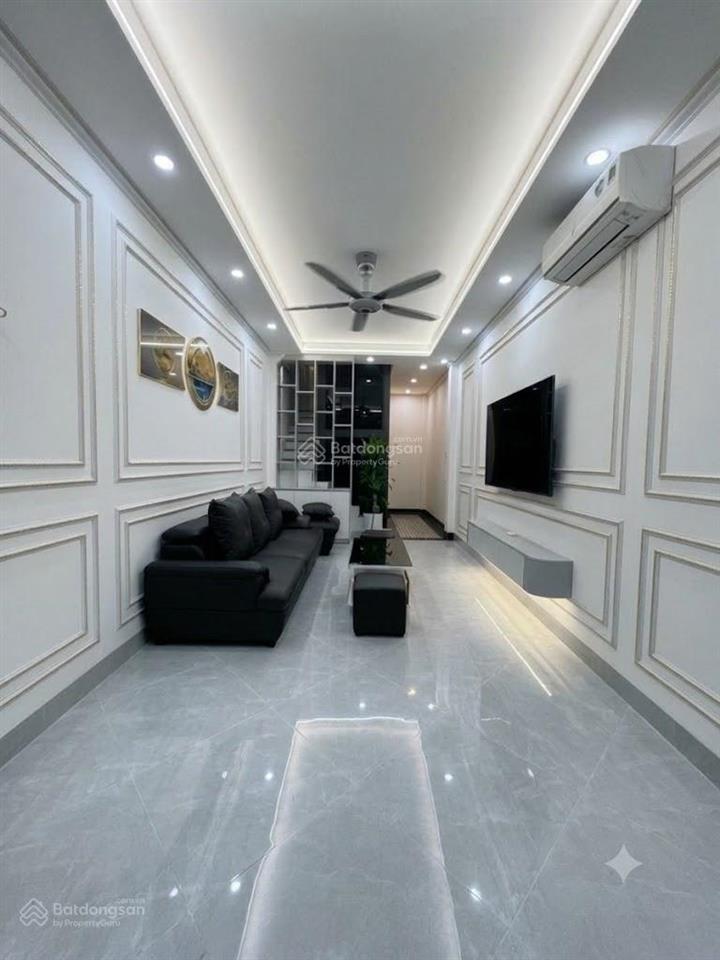 Nhà 5 tầng thang máy phố tạ quang bửu 32m2. giá 10 tỷ 9. 2 nhà ra phố, ngõ sh quay đầu