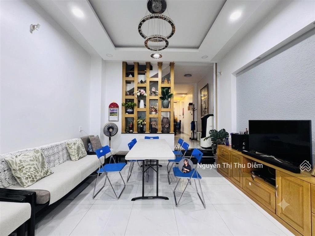 Ô tô 7 chỗ vào nhà lê quang định 70m2 (4.2m x 16m) nở hậu 7m 4 tầng btct có pn tầng trệt