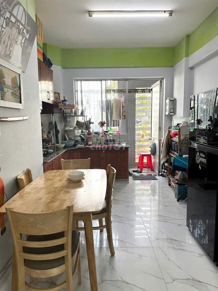 Bán căn hộ Bông Sao block A 68m2, có ban công.