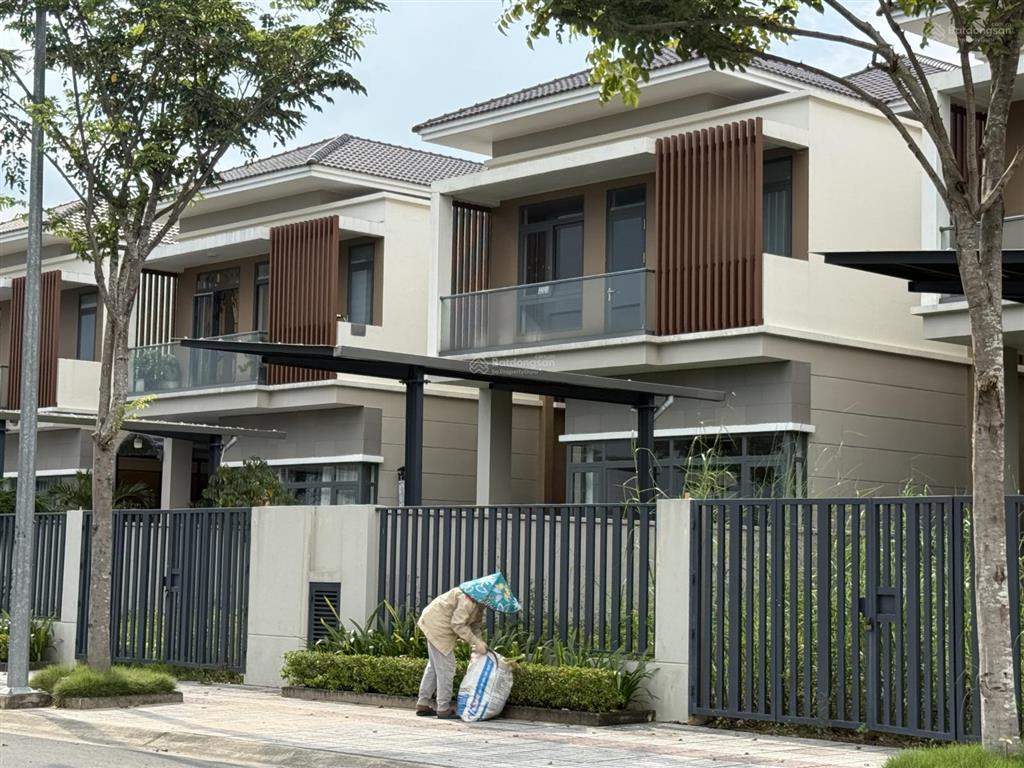 Biệt thự đơn lập kế bên highland