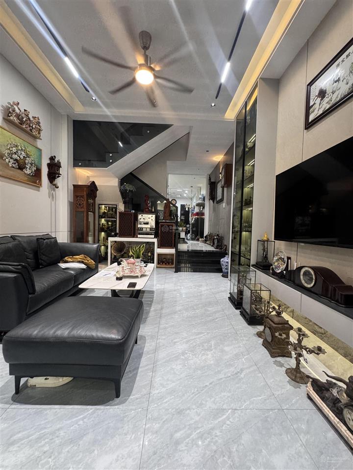 Siêu phẩm 3 tầng dọn vào ở ngay! sát tòa nhà downtown 69 tầng, đn. dt 65m2 đường 5m5 vỉa hè 3