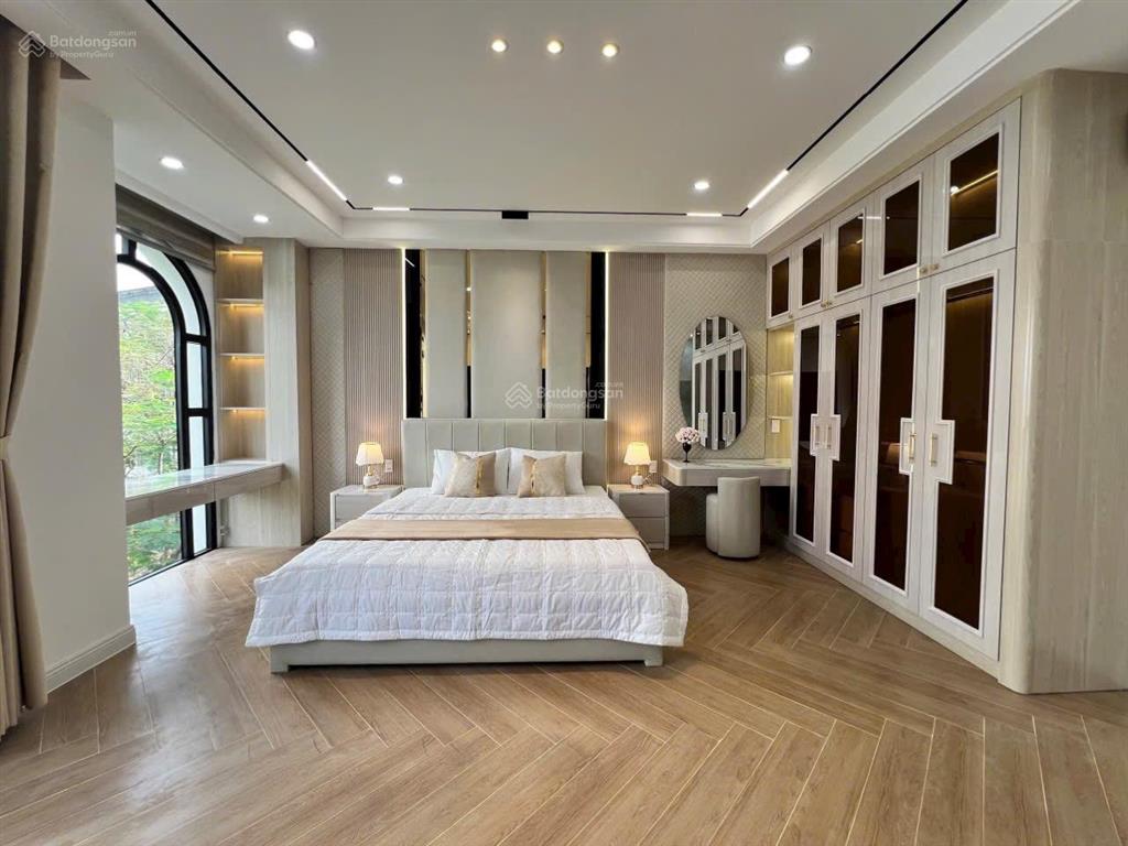 Bán tòa nhà mt phạm văn bạch p. 15 quận tân bình hđ thuê 360 triệu 90 tỷ