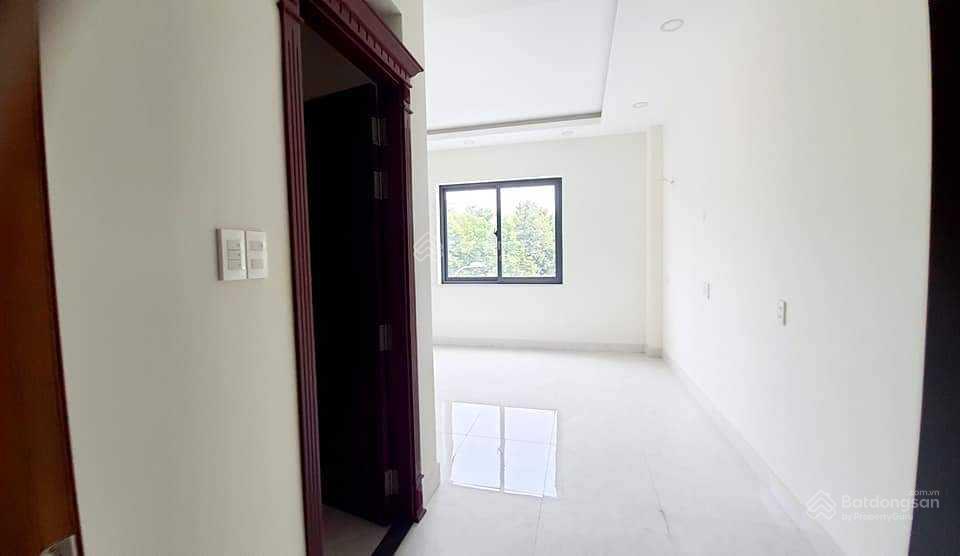 Bán tòa nhà 7 tầng, 2 mt đường tân sơn phạm văn bạch, p15, tb 0937 843 ***
