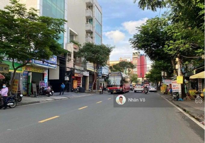 Mặt tiền đường đồng đen. dt 4.5x18m, vị trí đẹp, đúc 4 tầng. giá 19 tỷ