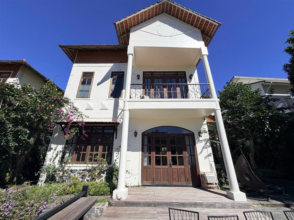 Bán biệt thự sân vườn 408m2 full đất ở trần thái tông, cách hồ xuân hương chỉ 3km