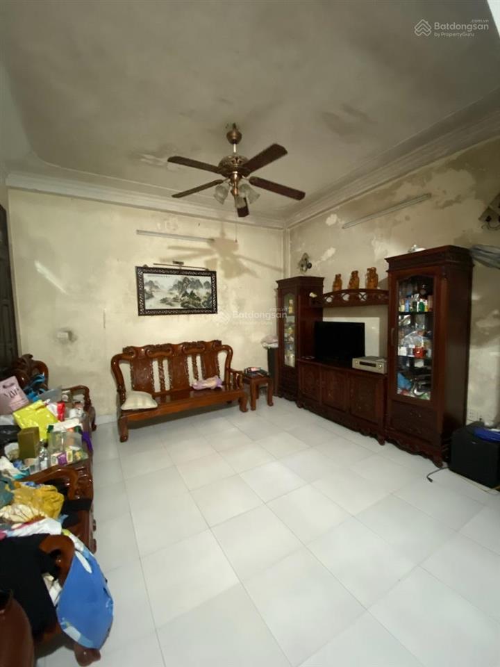 Bán đất tặng nhà 3tầng phố hoàng cầu gần phố ngõ nông sung quanh tiện ích bạt ngàn gần ga tầu điện.