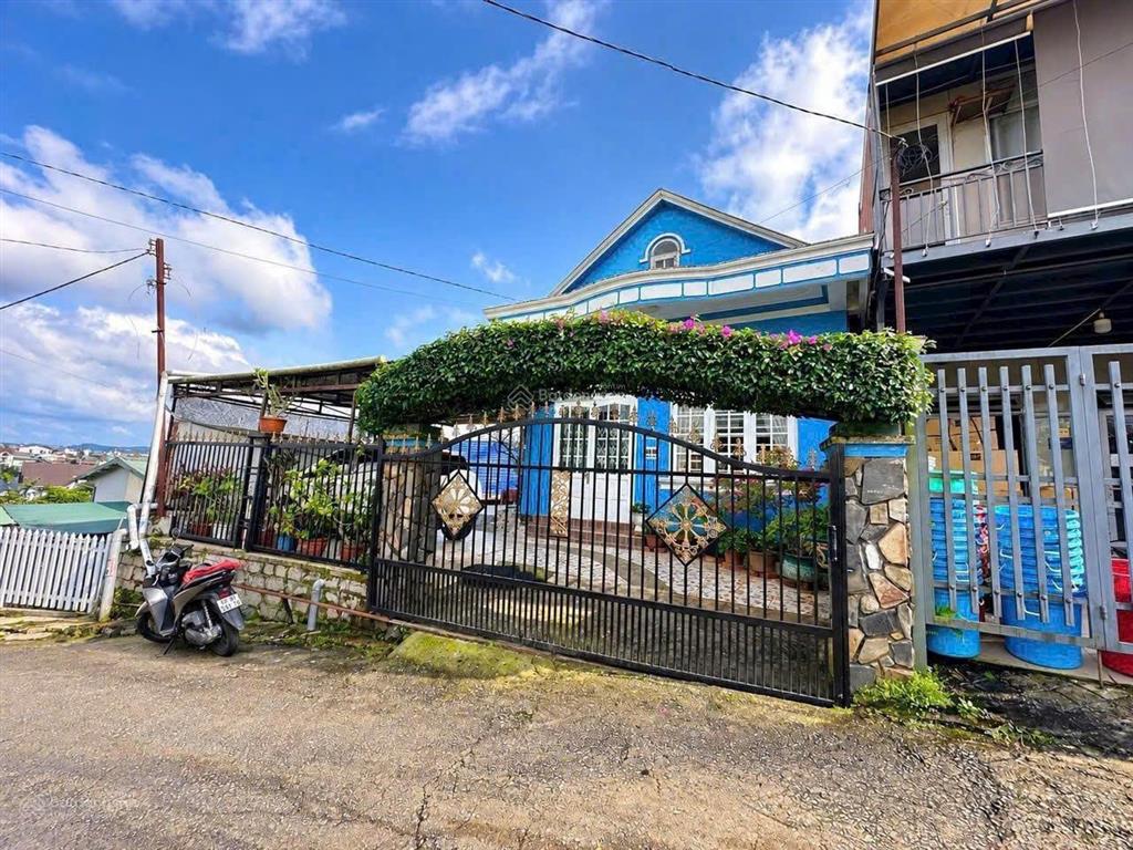 Bán nhà sân vườn giá tốt chỉ 7,5 tỷ với 200m2 bạch đằng gần chợ ngô quyền
