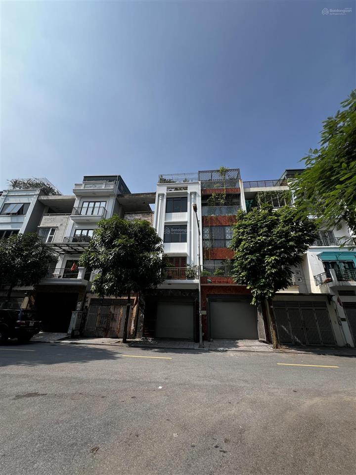 Bán nhà mặt đường 24m kđt văn phú hà đông 105m2 kinh doanh đỉnh chỉ hơn 25 tỷ!
