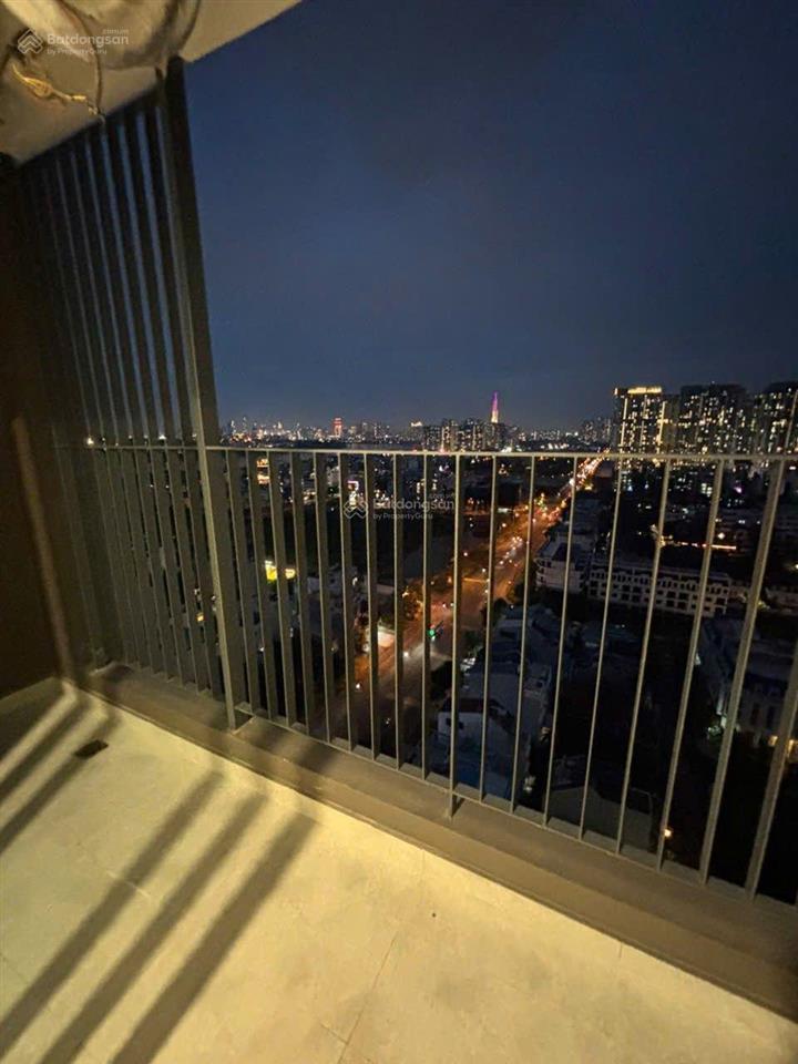Bán căn 2pn2wc tầng cao view landmark 6ty250