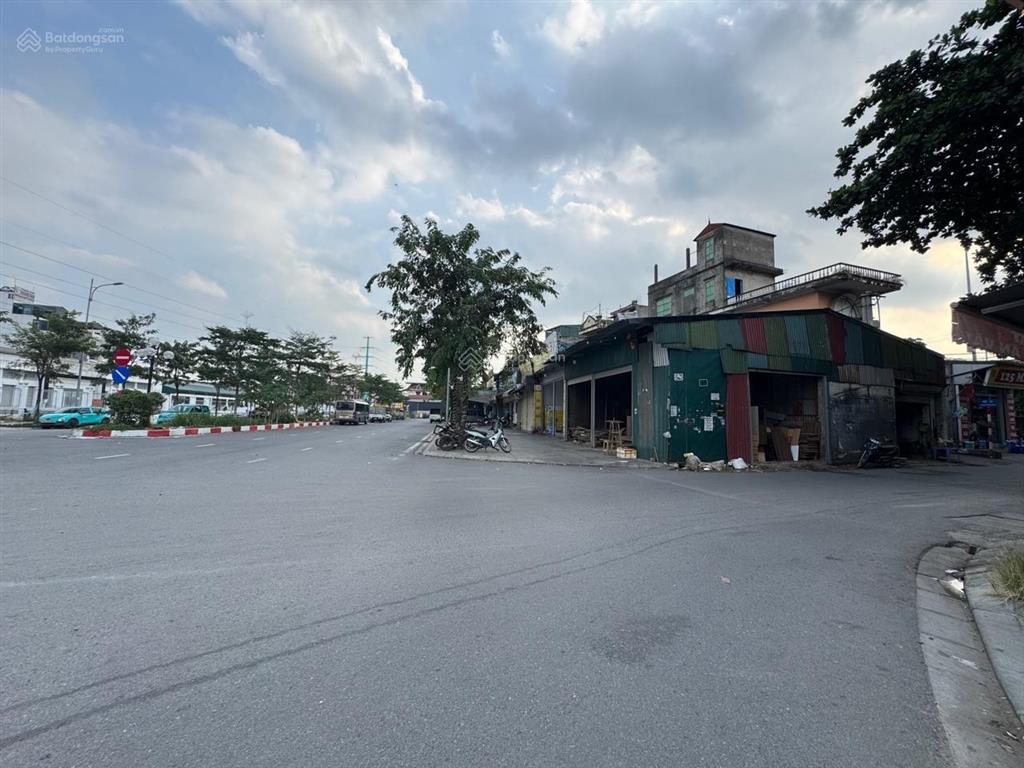 Xuân phương, nam từ liêm. dt 52m2 mặt tiền 4m nở hậu. mặt ngõ thông. ô tô đỗ cửa.