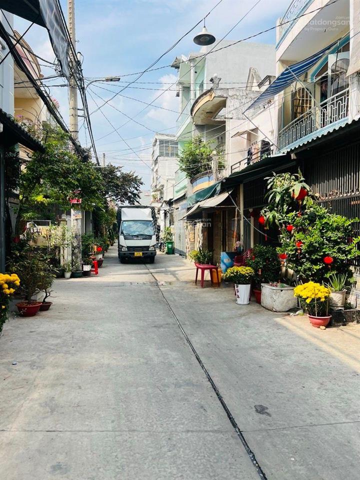 Hàng hiếm. 4 tầng. dt 4x13m. 4 tỷ hơn. xe hơi ngủ trong nhà. lê văn quới. hương lộ 2. q. bình tân.