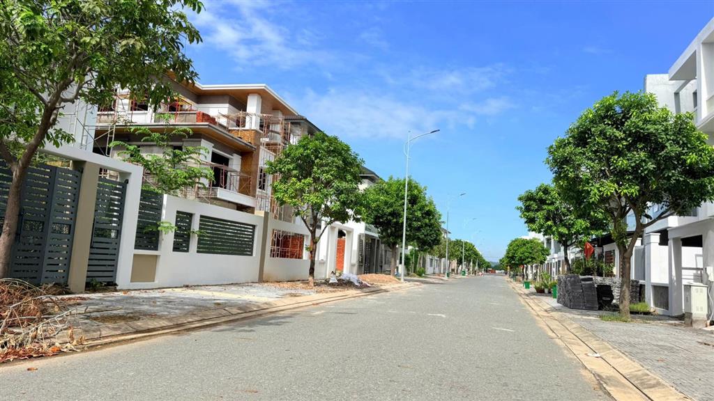 Bán biệt thự baria city gate 340m² đã có sổ, full thổ cư giá 8,5 tỷ