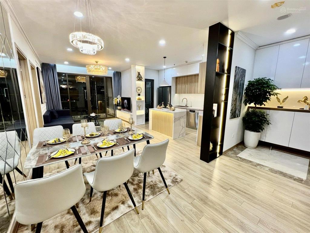 Bán gấp căn góc 132m tầng trung view hồ thiết kế 4 ngủ giá bán 13,7 tỷ tại tòa a2 lumiere