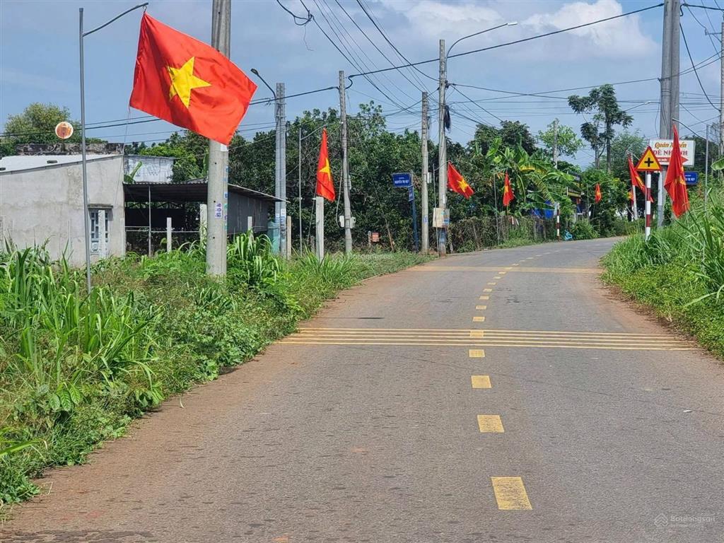 Chỉ 950 triệu có ngay đất mặt tiền trung tâm hành chính thị trấn đất đỏ, 120 mét vuông, đường nhựa