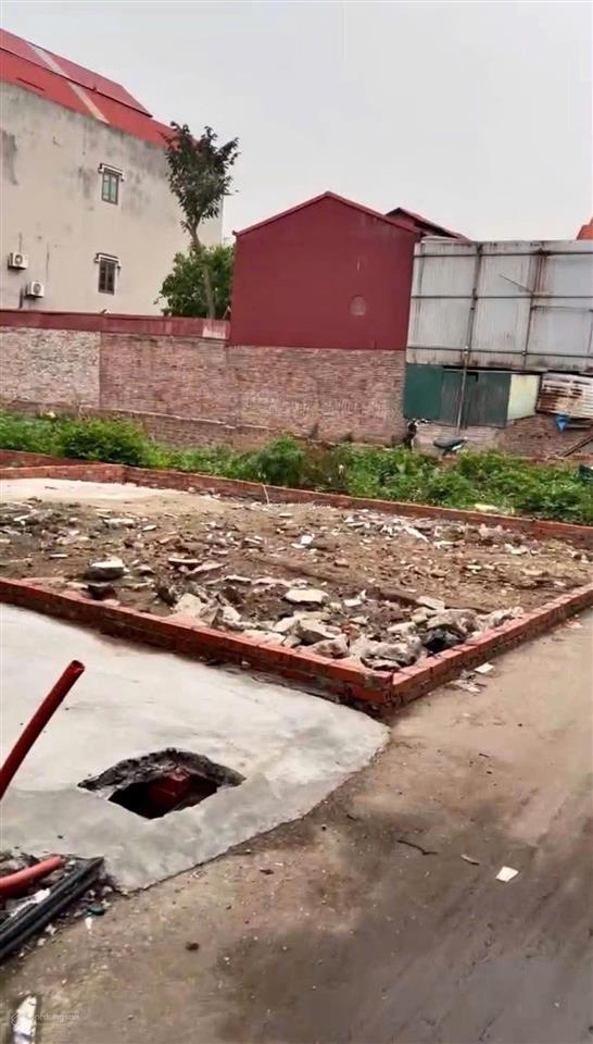 Chính chủ bán mảnh đất tại bắc ninh ngõ thông dt 51m2. giá hơn 2 tỷ đồng. xem đất 0973 615 ***