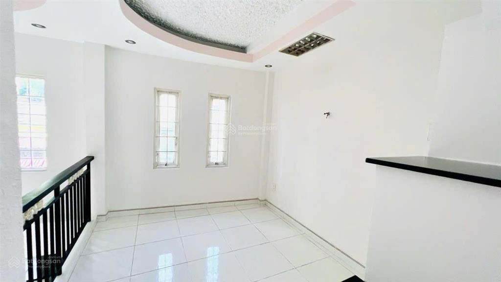 Lê trọng tấn, gần aeon tân phú 40m, 3pn, có pn trệt, sổ đủ, không quy hoạch!