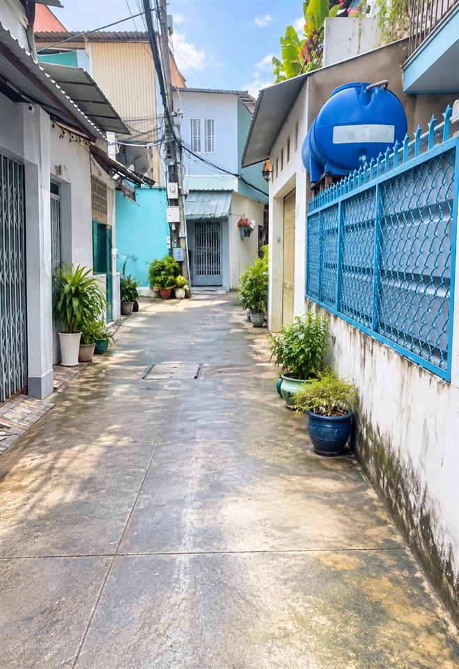 Hẻm 4m dương bá trạc, p.1, q.8, dt 4 x 11m, 2 lầu đúc btct, giá 4 tỷ 99.