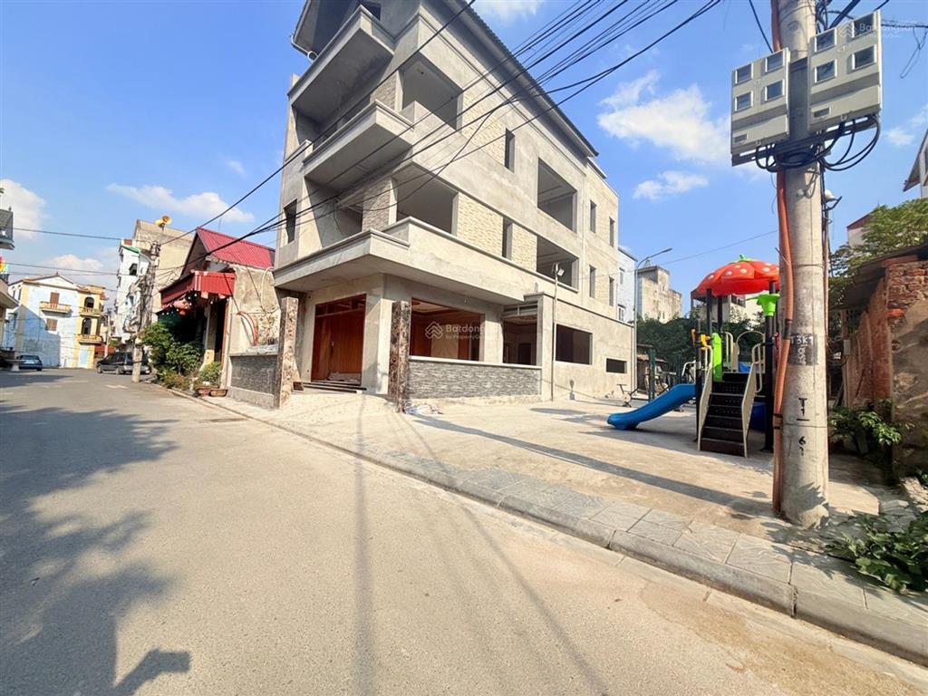 Đất rộng trung tâm đông anh tặng nhà 2 tầng giá tốt chia 2 lô ở sướng