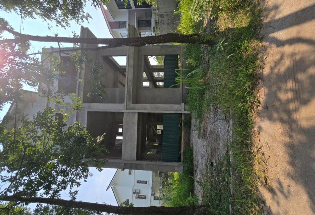 BT Xây Thô KĐT Hà Phong - Hà Nội + DT: 298m mặt tirnf 14.6m vuông. + Vị trí: Đường rộng thông thương kết nối tốt: - Chỉ