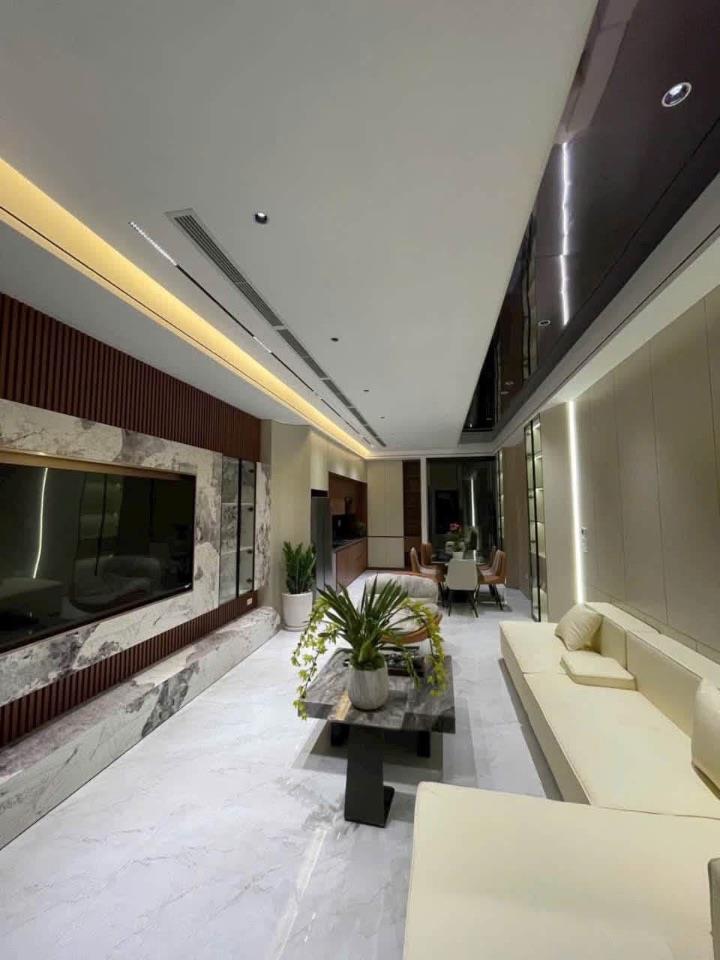 TRUNG KÍNH- 11,5 TỶ- 49M- 7 NGỦ RỘNG RÃI- 50M RA PHỐ- NGÕ THÔNG- GIA ĐÌNH Ở RẤT THOẢI MÁI.