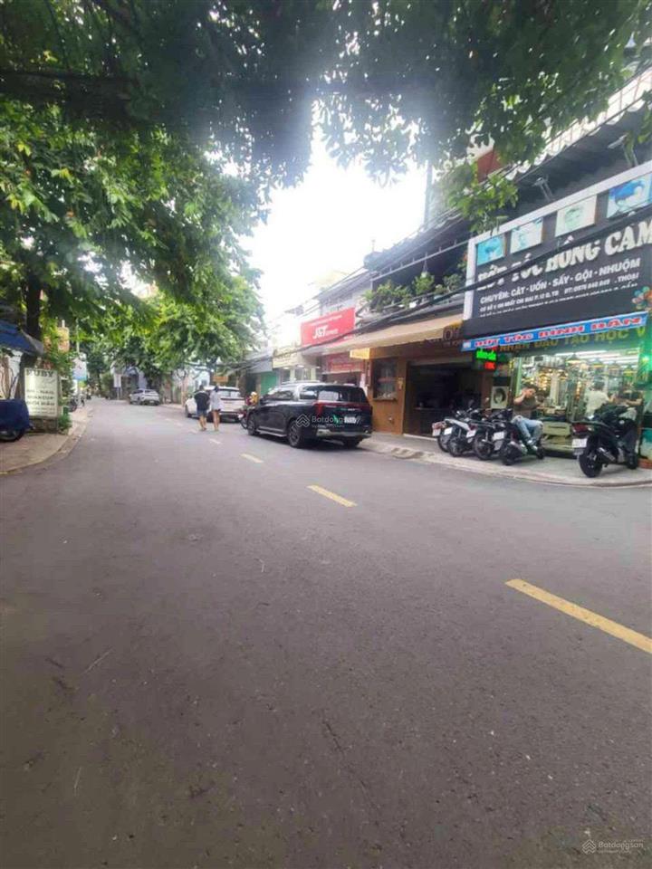Bán nhà khuôn đất lớn. nhất chi mai, tân bình dt 8x26m, cn 205m2 4 tầng, 700m2 sàn giá 29 tỷ