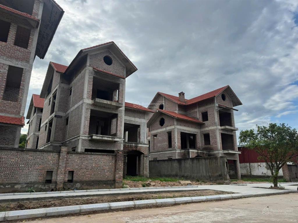 4xtr/m2 bt cực đẹp 305m2 vị trí đắc địa kđt quang minh mê linh hà nội. 0815 143 ***