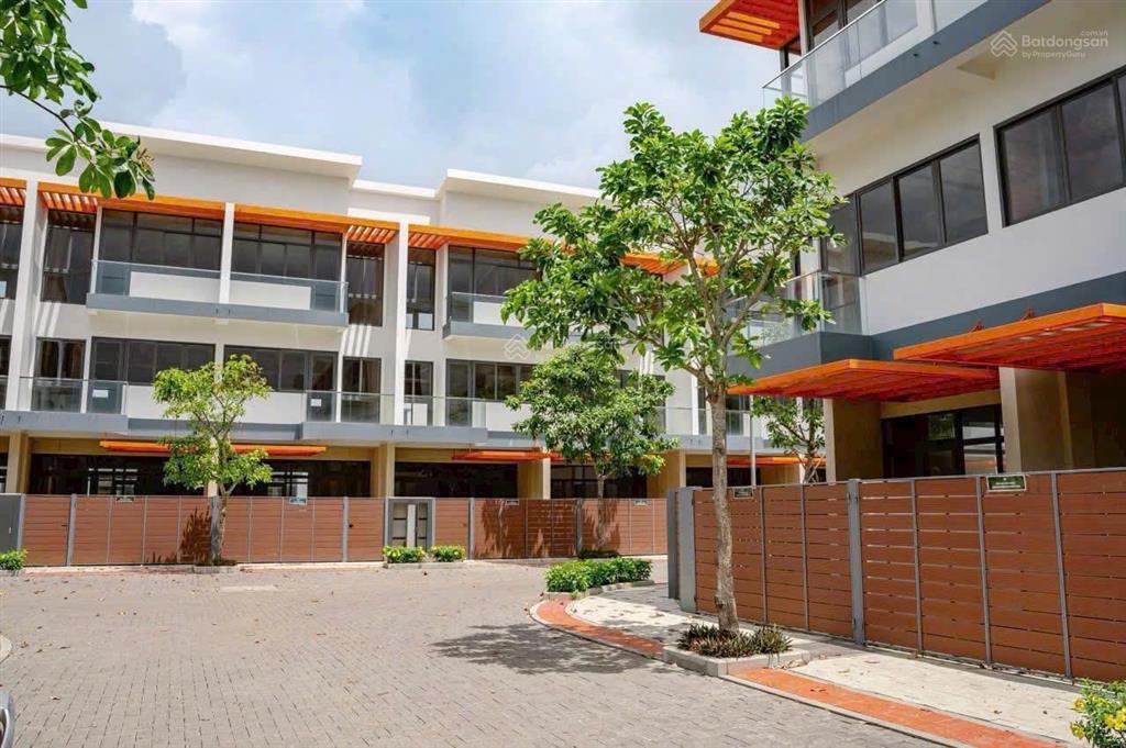 Bán nhà phố long hậu elite life khu dân cư compound an ninh 24/24, giá 4 tỷ/căn 80m2, 1 trệt 2 lầu