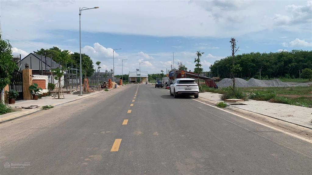Đất 480m², mặt tiền đường 16m, kế bên 12 ki ốt đang xây tại trung tâm chơn thành