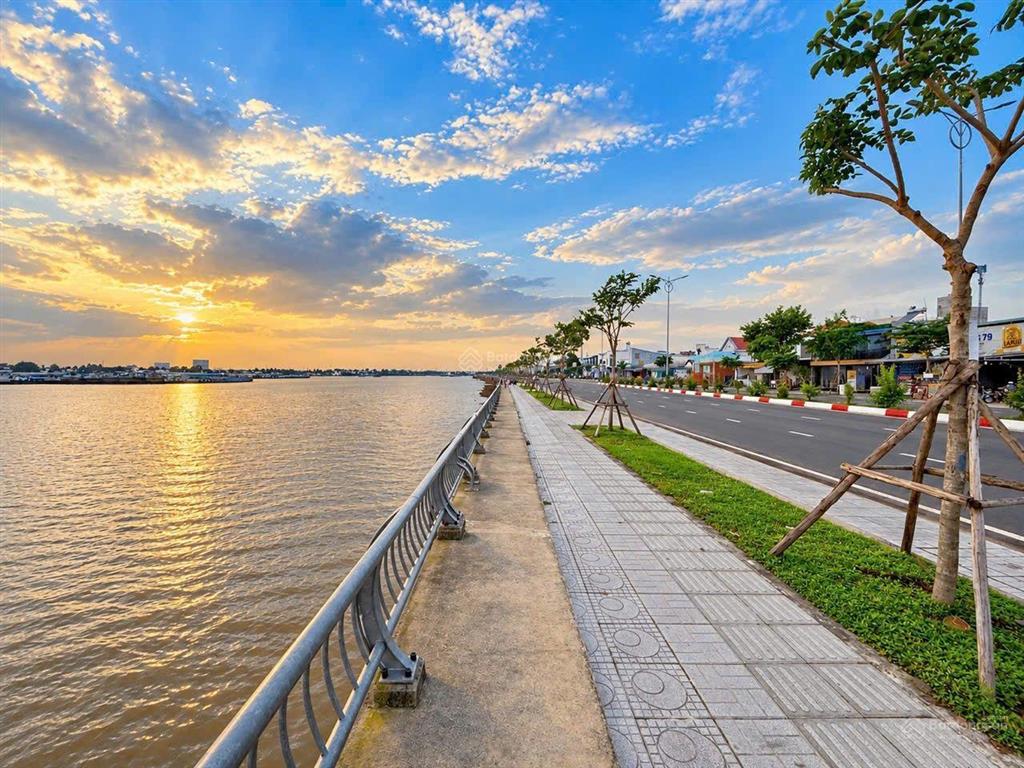 Hàng hiếm mặt tiền bờ kè ven sông bửu long trấn biên
