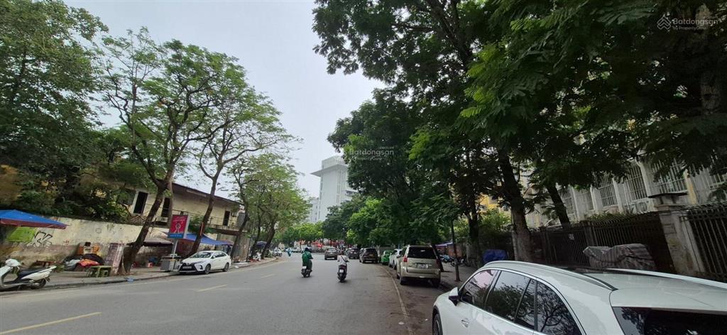 Bán nhà phố trần đại nghĩa, hai bà trưng 18m2x4t, lô góc 10m ra mặt phố sổ vuông a4 3,9 tỷ