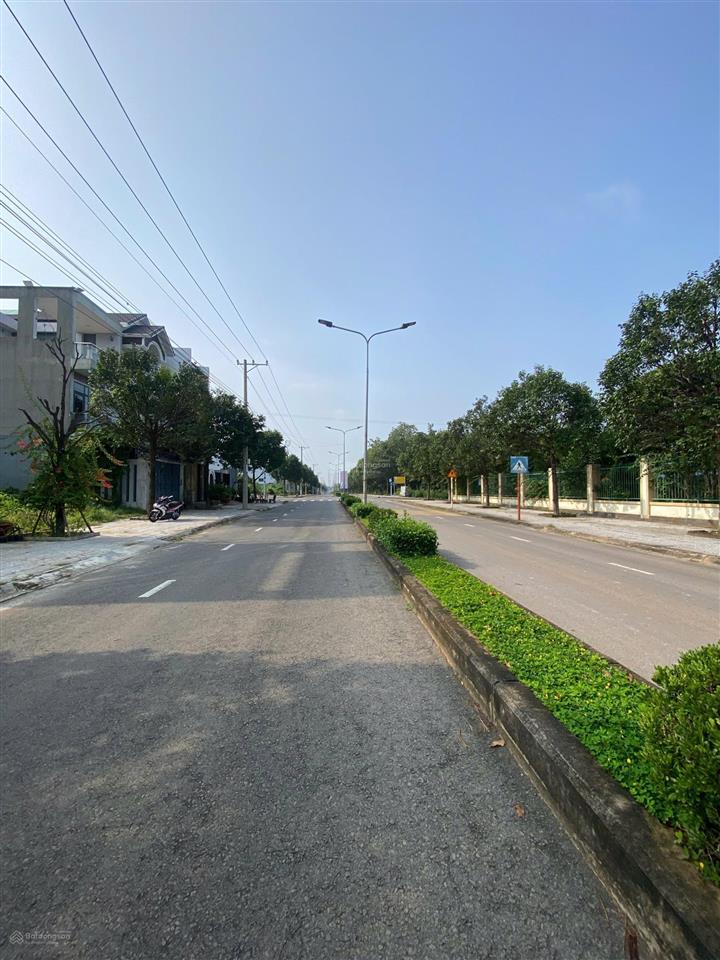Bán đất mặt tiền đường ngô quyền. đối diện trường học