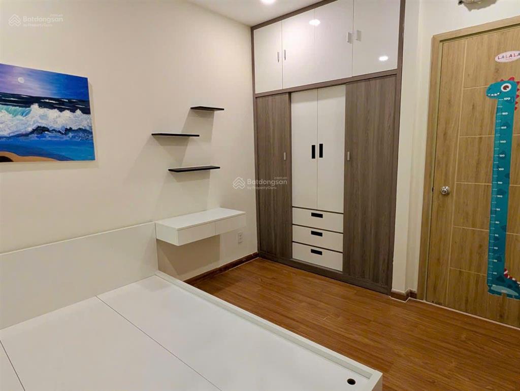 Bán căn mới 90% đầy đủ nội thất giá bán 2,350 tỷ (k phát sinh). 0909 086 *** zalo hương