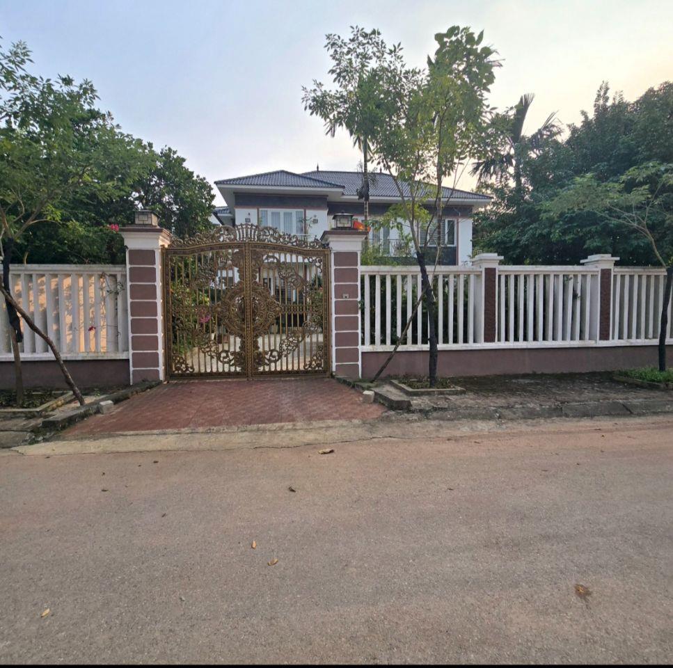 Biệt thự sẵn ở ngay, không gian xanh trong lành + DT: 316m mặt tiền 19.7m + Giá hấp dẫn cho nhà đầu tư. + TK: nhà thiết