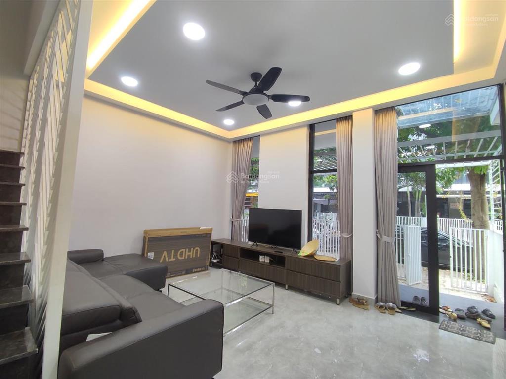 Nhà phố citi bella 1 trệt 2 lầu, nhà hoàn thiện full nội thất, sổ hồng riêng, giá 9 tỷ