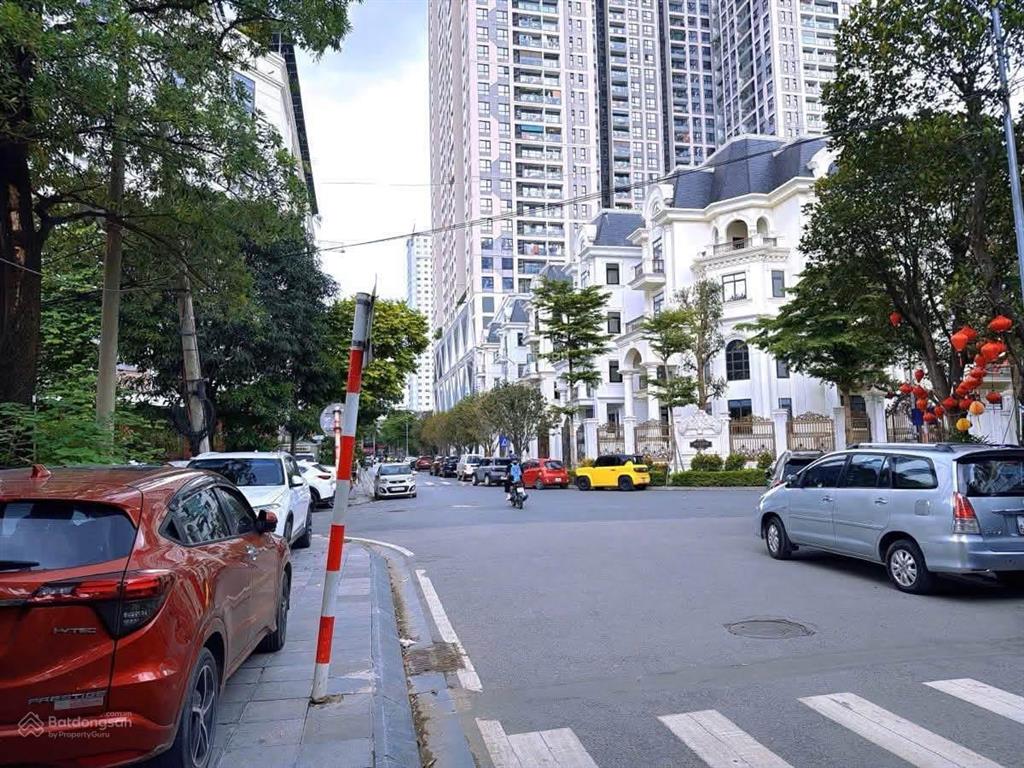 Giá cực tốt bán nhà bt phố hàm nghi 6 tầng 135m2 vị trí kinh doanh sầm uất