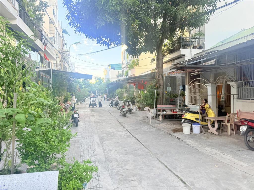 Bán đất tặng nhà cấp 4 cũ ngay làn 2 đường bê tông nguyễn thị định nha trang giá 5 tỷ