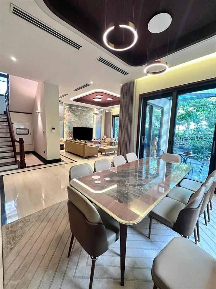 Bán nhanh bt đơn lập khu h7 starlake, diện tích đất 220m2, xd 100m2, 3 tầng, 1 tum, giá 130 tỷ