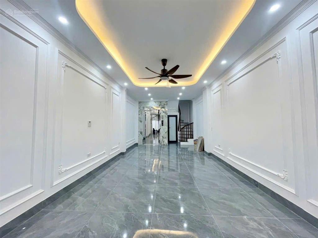 Bán nhà 6 tầng thang máy việt hưng,45m, phun nội thất, thông sàn, mới tinh,9xty