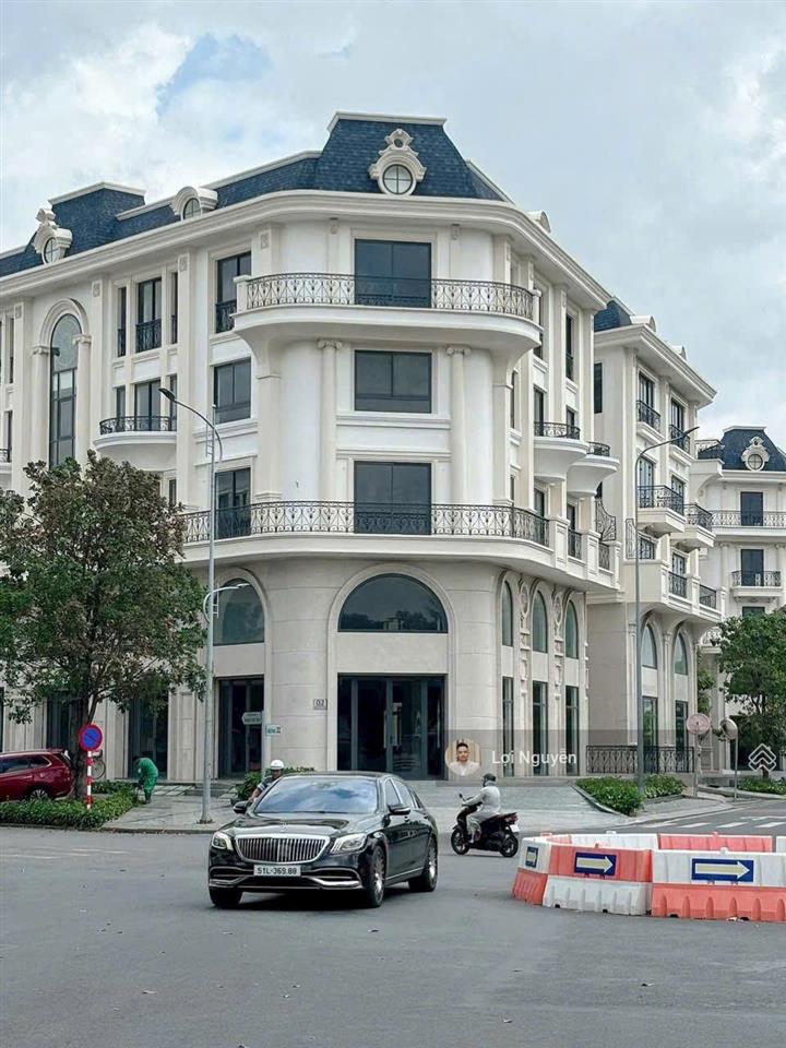 Bán nhà góc ngã tư đường 32 & đinh thị thi vị trí vàng trung tâm khu đô thị vạn phúc city